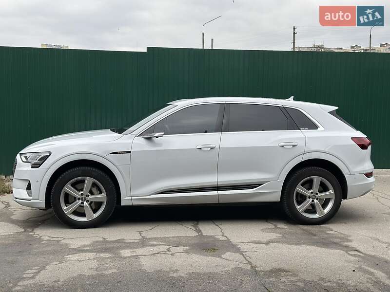 Внедорожник / Кроссовер Audi e-tron 2019 в Киеве