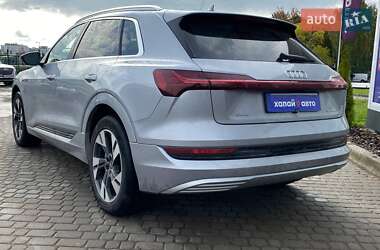 Позашляховик / Кросовер Audi e-tron 2022 в 