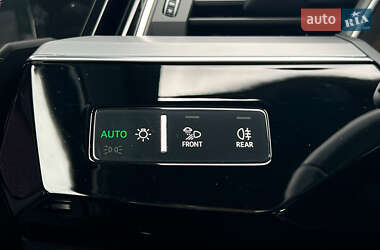 Позашляховик / Кросовер Audi e-tron 2020 в 