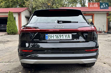 Внедорожник / Кроссовер Audi e-tron 2020 в 