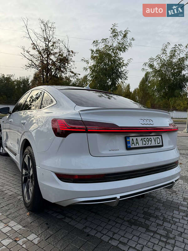 Внедорожник / Кроссовер Audi e-tron 2020 в Киеве фото 18 Внедорожник / Кроссовер Audi e-tron 2020 в Киеве