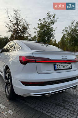 Внедорожник / Кроссовер Audi e-tron 2020 в 