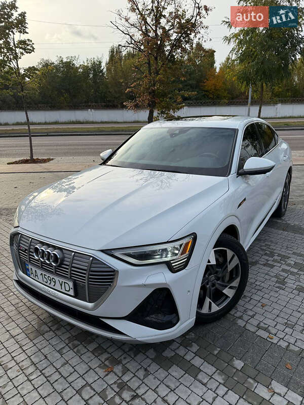 Внедорожник / Кроссовер Audi e-tron 2020 в Киеве фото 37 Внедорожник / Кроссовер Audi e-tron 2020 в Киеве