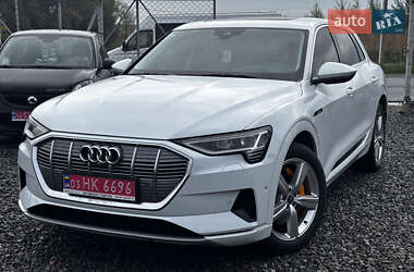 Внедорожник / Кроссовер Audi e-tron 2021 в 