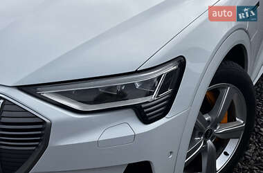 Внедорожник / Кроссовер Audi e-tron 2021 в 
