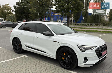 Внедорожник / Кроссовер Audi e-tron 2023 в 