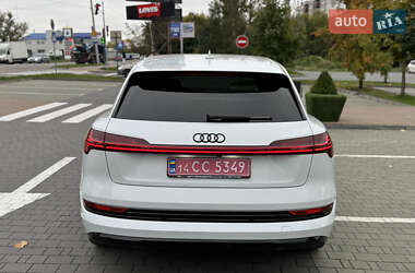 Внедорожник / Кроссовер Audi e-tron 2023 в 