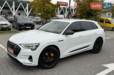 Внедорожник / Кроссовер Audi e-tron 2023 в 