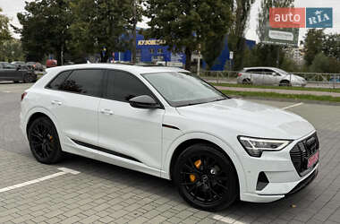Внедорожник / Кроссовер Audi e-tron 2023 в 