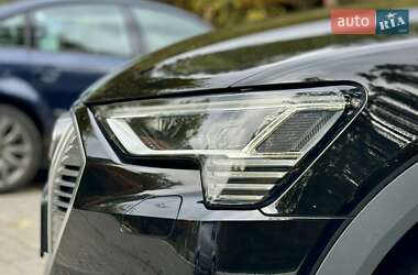 Позашляховик / Кросовер Audi e-tron 2020 в 