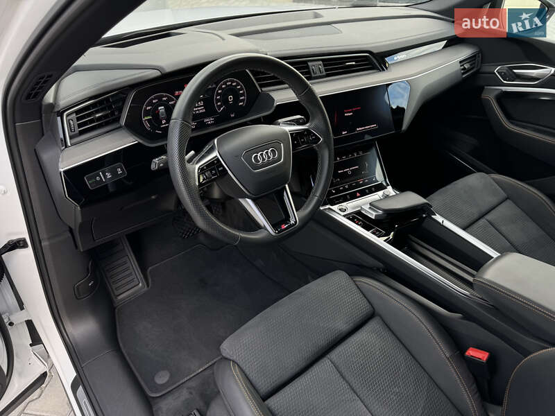 Позашляховик / Кросовер Audi e-tron 2022 в Мукачевому