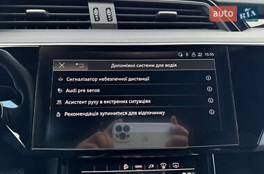 Позашляховик / Кросовер Audi e-tron 2022 в 