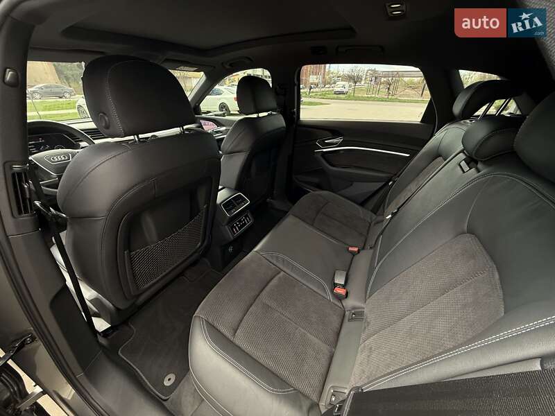 Позашляховик / Кросовер Audi e-tron 2019 в Ужгороді