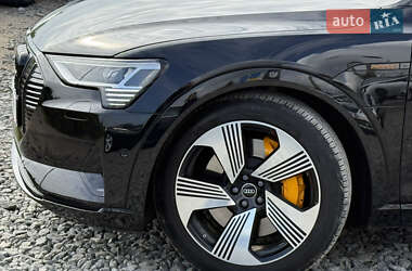 Внедорожник / Кроссовер Audi e-tron 2022 в 