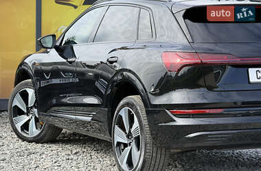 Внедорожник / Кроссовер Audi e-tron 2022 в 