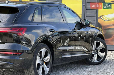 Внедорожник / Кроссовер Audi e-tron 2022 в 