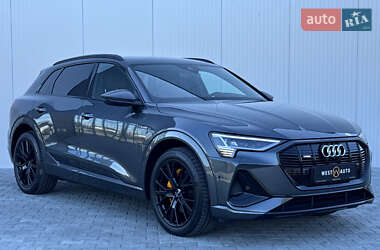 Внедорожник / Кроссовер Audi e-tron 2022 в 