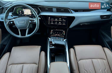 Внедорожник / Кроссовер Audi e-tron 2022 в 