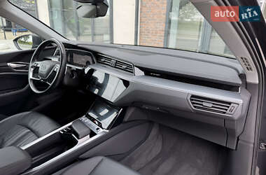 Внедорожник / Кроссовер Audi e-tron 2020 в 