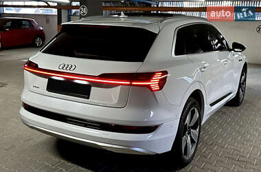 Внедорожник / Кроссовер Audi e-tron 2019 в 