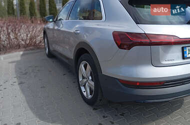 Внедорожник / Кроссовер Audi e-tron 2019 в 