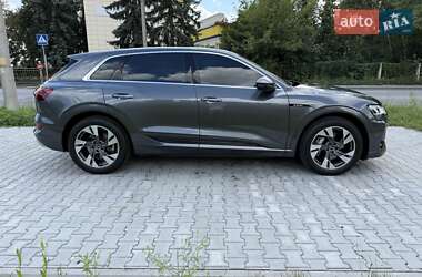 Позашляховик / Кросовер Audi e-tron 2021 в 