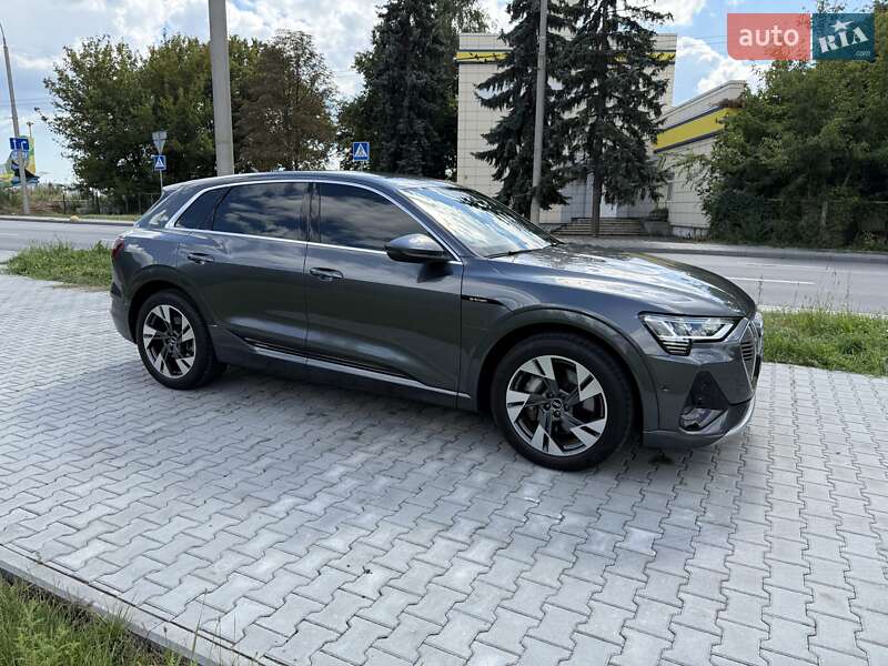 Внедорожник / Кроссовер Audi e-tron 2021 в Киеве