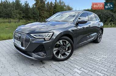 Позашляховик / Кросовер Audi e-tron 2021 в 