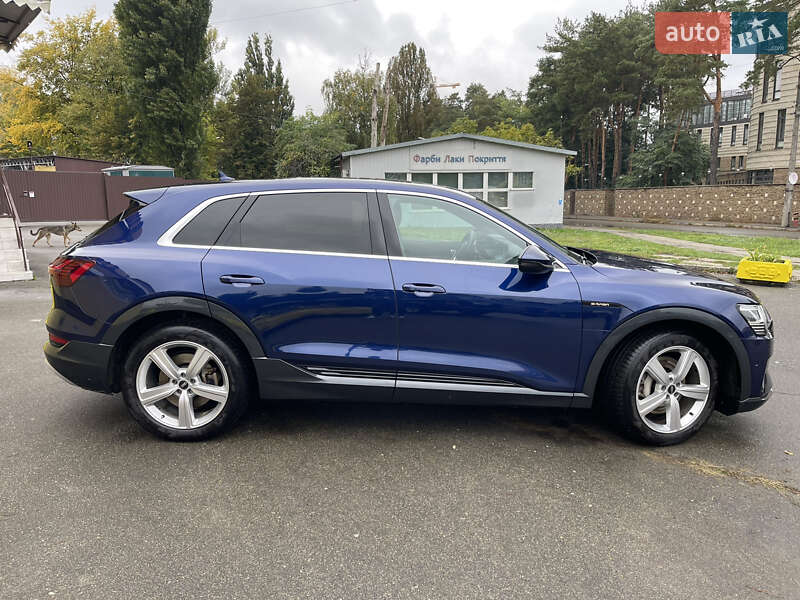 Позашляховик / Кросовер Audi e-tron 2021 в Києві