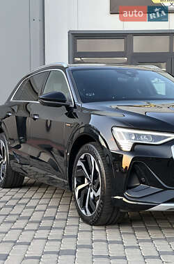 Внедорожник / Кроссовер Audi e-tron 2021 в 