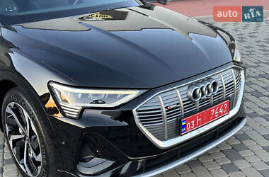 Внедорожник / Кроссовер Audi e-tron 2021 в 