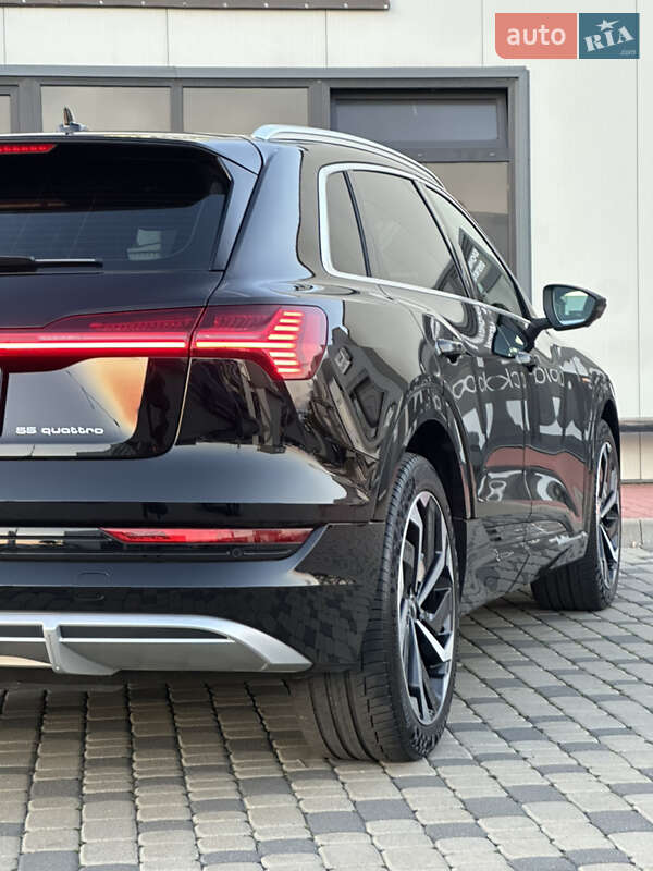 Позашляховик / Кросовер Audi e-tron 2021 в Мукачевому