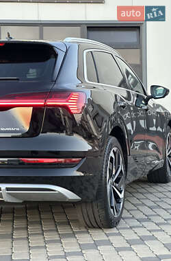 Внедорожник / Кроссовер Audi e-tron 2021 в 