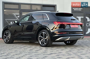 Внедорожник / Кроссовер Audi e-tron 2021 в 