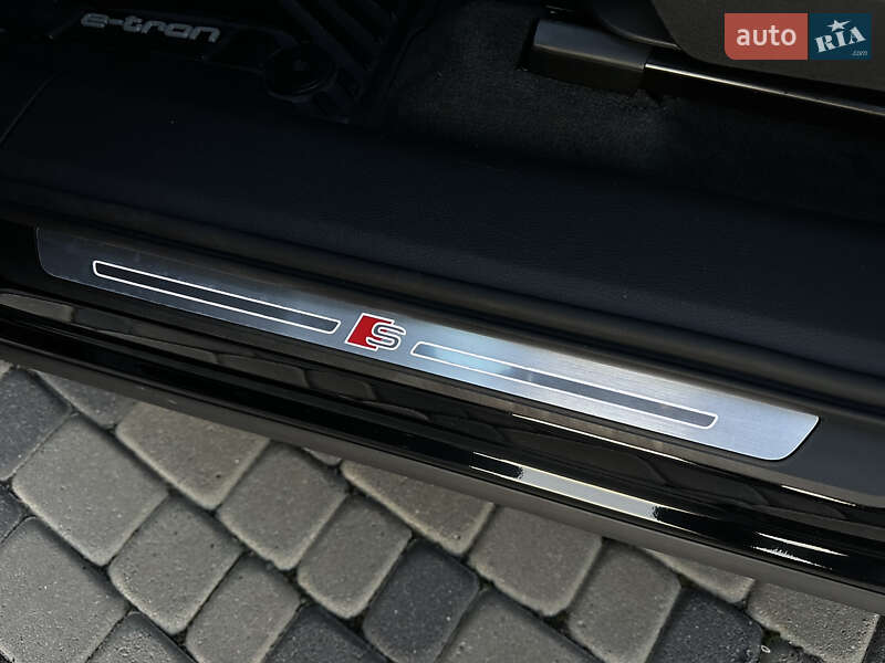 Позашляховик / Кросовер Audi e-tron 2021 в Мукачевому