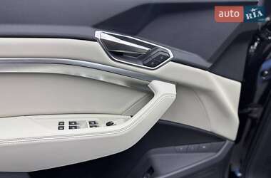 Внедорожник / Кроссовер Audi e-tron 2023 в 