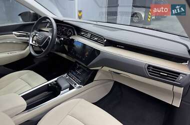 Внедорожник / Кроссовер Audi e-tron 2023 в 