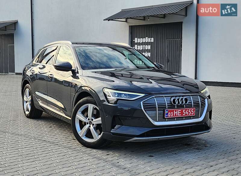 Внедорожник / Кроссовер Audi e-tron 2021 в 
