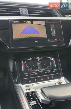Внедорожник / Кроссовер Audi e-tron 2021 в 