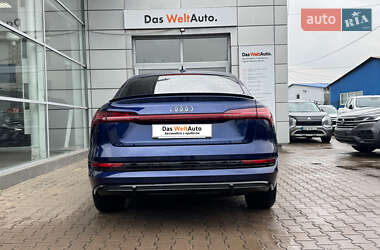 Позашляховик / Кросовер Audi e-tron 2021 в 