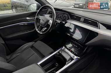 Позашляховик / Кросовер Audi e-tron 2021 в 