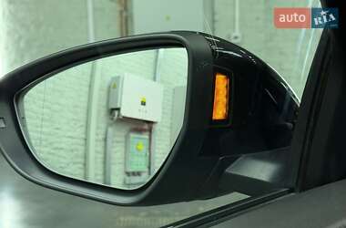 Позашляховик / Кросовер Audi e-tron 2021 в 