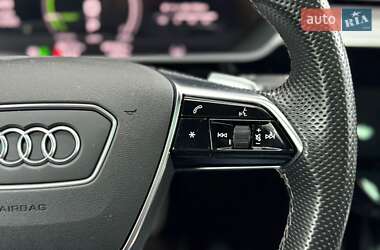 Позашляховик / Кросовер Audi e-tron 2021 в 
