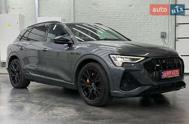 Позашляховик / Кросовер Audi e-tron 2021 в 