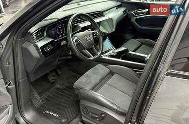 Позашляховик / Кросовер Audi e-tron 2021 в 