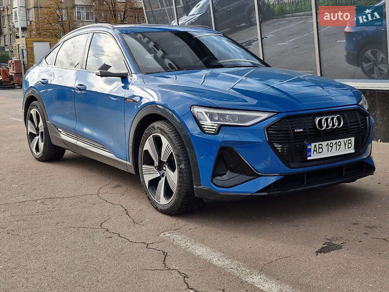 Позашляховик / Кросовер Audi e-tron 2020 в 