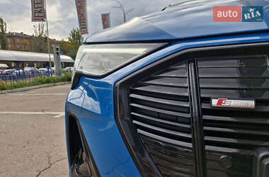 Позашляховик / Кросовер Audi e-tron 2020 в 