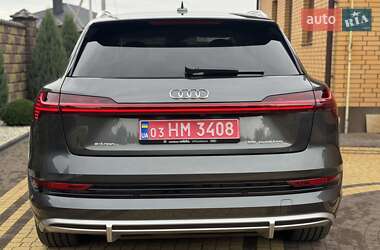 Позашляховик / Кросовер Audi e-tron 2022 в 