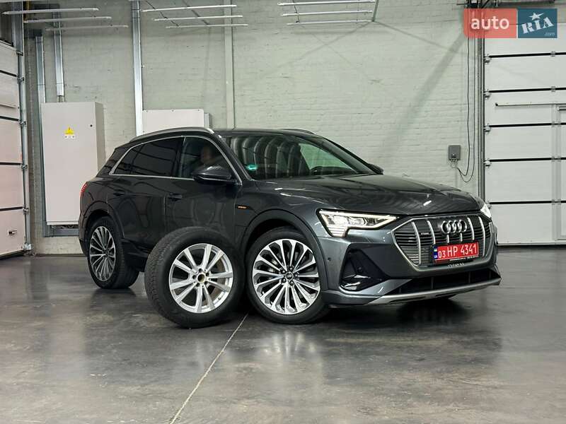 Внедорожник / Кроссовер Audi e-tron 2021 в 