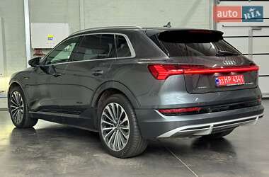 Внедорожник / Кроссовер Audi e-tron 2021 в 